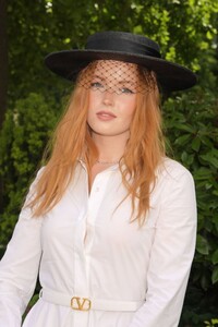 ellie-bamber-at-royal-ascot-2022-06-16-2022-6.jpg