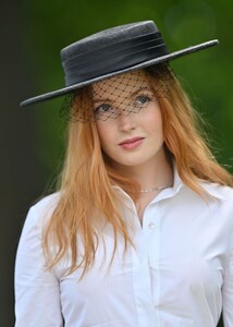 ellie-bamber-at-royal-ascot-2022-06-16-2022-7.jpg