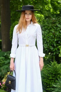 ellie-bamber-at-royal-ascot-2022-06-16-2022-8.jpg