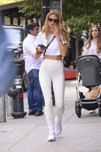 kate-bock-heading-to-the-gym-in-ny-06-15-2022-3.jpg