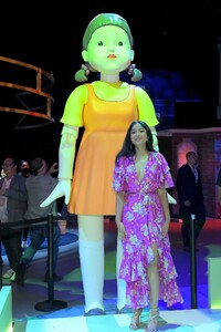 maitreyi-ramakrishnan-at-going-for-gold-a-celebration-of-netflix-s-pan-asian-emmy-contenders-in-los-angeles-05-16-2022-4.jpg