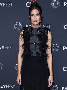 mandy-moore-this-is-us-screening-at-2022-paleyfest-0.thumb.jpg.01fac3b29598b373f9c3a49ed0a7b7d3.jpg