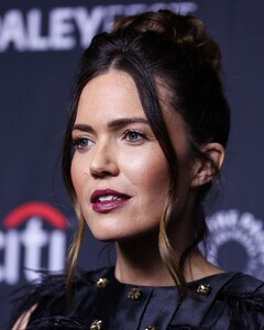 mandy-moore-this-is-us-screening-at-2022-paleyfest-6.thumb.jpg.7c4b648dc59efc7c3e02c27a66f08827.jpg