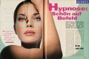 petraDE0793Hypnose01.thumb.jpg.3c11984e2d693a197721c9ae360bfda4.jpg