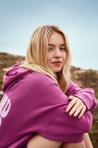 sydney-sweeney-for-cotton-on-2022-campaign-3.jpg