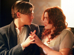 titanic-dicaprio-winslet-car.thumb.jpg.b9497213e7aa8d93e644be346eef1aee.jpg