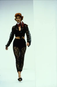 002-dolce-gabbana-spring-1992-ready-to-wear-CN10049154-linda-evangelista.thumb.jpg.4f6c17a151db46f4c0e9149c1e9d7e2e.jpg