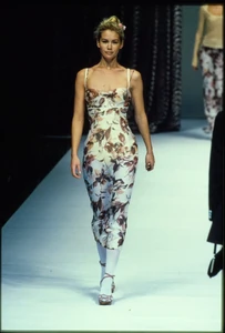021-dolce-gabbana-spring-1997-ready-to-wear-CN10049368-valeria-mazza.thumb.jpg.dcadec655242d97d68d3817081a07e82.jpg