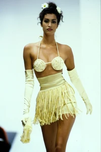 052-dolce-gabbana-spring-1992-ready-to-wear-detail-CN10049249-yasmeen-ghauri.thumb.jpg.ee76a5b4eae5785afb8538cdfc95ba67.jpg