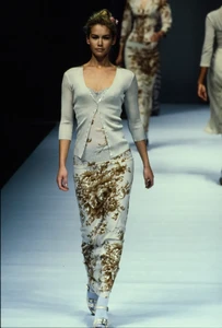 052-dolce-gabbana-spring-1997-ready-to-wear-CN10049419-valeria-mazza.thumb.jpg.900074e9564bd3154000943bcd5dd944.jpg