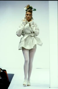 059-dolce-gabbana-spring-1992-ready-to-wear-CN10049263.thumb.jpg.6fe92014c20ee3574b6000c9c1c75d91.jpg