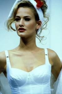 065-dolce-gabbana-spring-1992-ready-to-wear-detail-CN10049276-karen-mulder.thumb.jpg.e998a3296cf7cdd2391ec22a86eabe53.jpg