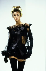 075-dolce-gabbana-spring-1992-ready-to-wear-detail-CN10049294-susan-holmes.thumb.jpg.4ad975450927e6492aef8bc9dc6279af.jpg