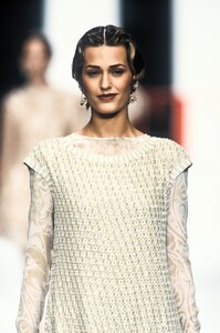 1000805821_Valentino1994WomenRTW5.thumb.jpg.e07a43a39dc4da87022eb2269ad7623e.jpg