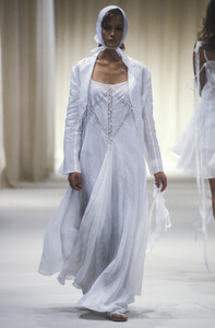 1019745321_AlbertaFerretti1994WomenRTW41.thumb.jpg.800f67fd28c6f0fd05f255c41de32099.jpg