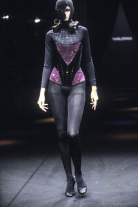 1027916699_Tarloyan2001WomenRTW72.thumb.jpg.dba5ebb0d5cf63ae696113e4f4015fa6.jpg