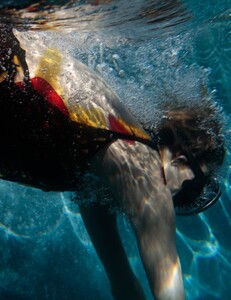 1033525722_THE-UNSEASONAL-POOL-CAPACITY-1-FASHION-EDITORIAL2021-GER-GER-02086.thumb.jpg.51adcbf3d529ba5ddb1cd50d5e378aa9.jpg