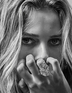 1039707614_VogueMagazineGermanyNovember2018-47.thumb.jpg.dd4caaa9a60ace0ba49297d1267ce892.jpg