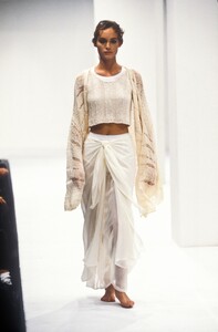 1052961103_DolceGabbana1994WomenRTW30.thumb.jpg.53f71555c60cfb25f1af3db08e018c20.jpg