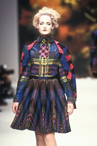 1078499194_VivienneWestwood1995WomenRTW97.thumb.jpg.3212793285ae93c0a0178bced0a41164.jpg