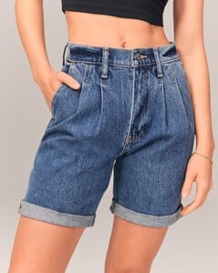 1093588344_PleatedDenimShortsMediumWashKIC_149-2184-1087-278_model2.thumb.jpg.727e527f691406960150a90de00653dc.jpg