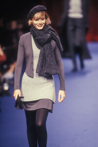 1099266970_CherMichelKlein1994WomenRTW28.thumb.jpg.024ad06ae225c42176144eba21d484d3.jpg