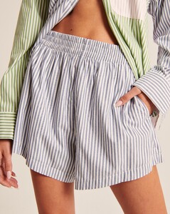 1117209883_FlirtyPoplinShortsBlueStripeKIC_149-2255-1014-214_model2.thumb.jpg.bfc04adba6eeedd6358b3971cd734377.jpg