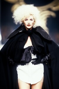 1118561617_VivienneWestwood1995WomenRTW175.thumb.jpg.f26995cfcfcf46dc4c4ce24bcebef682.jpg