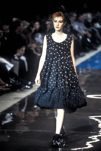 1118791580_YohjiYamamoto1996WomenRTW37.thumb.jpg.c74f99b40999a4bd23ad41683e9c6475.jpg