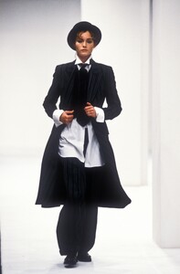 1125610851_DolceGabbana1994WomenRTW35.thumb.jpg.3945f6e593e82c1a92ad19e5e227c0c6.jpg