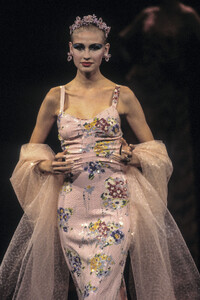 1153549571_BetseyJohnson1996WomenRTW78.thumb.jpg.4012b3fffea8acb9f5c856f8f5b1ca97.jpg