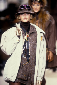 1203053029_Chanel1994WomenRTW52.thumb.jpg.97dfe15bf6e3f9dafef5a21e83bac73e.jpg
