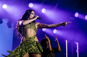 1233763911_dua-lipa-performing-at-the-roskilde-music-festival-in-denmark-06-30-2022-5(1).thumb.jpg.7dabaa60bdb1416161d8a2cb77df1e67.jpg