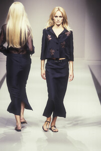 1235047502_AlbertaFerretti1996WomenRTW112.thumb.jpg.32f0749215ca7daa883b3ffbedeac129.jpg