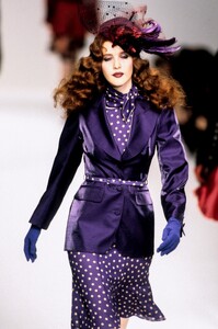 1300821549_LolitaLempicka1995WomenRTW96.thumb.jpg.8535c3049774a284bbf0032efc93866d.jpg
