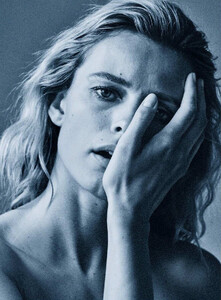 1312594945_VogueMagazineGermanyNovember2018-10.thumb.jpg.427a2a2fa572f3839e65de42775186f8.jpg