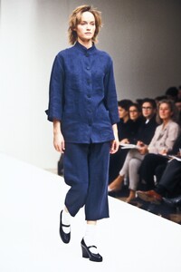 1325876095_Prada1994WomenRTW16.thumb.jpg.1e5bfc32478221e2ffc0b20ffd83df91.jpg