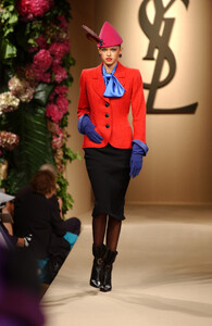 1335869310_YvesSaintLaurent2001HauteCouture5.thumb.jpg.ffc07a966da65551d7374e8ed8bb6484.jpg