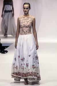 134504122_Genny1995WomenRTW136.thumb.jpg.a9d2aec5a930d1e3c52d6b05cd0f9eea.jpg