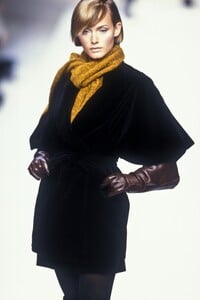 1359829325_ClaudeMontana1994WomenRTW82.thumb.jpg.8471fc507ecdda37055a26f72eace4b3.jpg