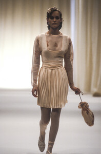 1379604113_AlbertaFerretti1994WomenRTW13.thumb.jpg.132b84dc09d723102077aa37993ae22c.jpg