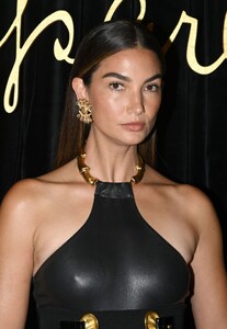 1397050936_lily-aldridge-at-schiaparelli-haute-couture-show-at-paris-fashion-week-07-04-2022-5-Copy.thumb.jpg.6e21b588fd3114c862b5c4cc4d07ed94.jpg