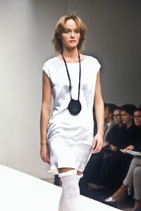 1457695455_Prada1994WomenRTW37.thumb.jpg.acade64fb3db496f33217b9f59b68211.jpg