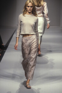 1497081788_AlbertaFerretti1996WomenRTW8.thumb.jpg.78b7f63e9d2fb1cc8cc56da05dbd42b3.jpg