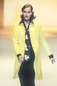 1519898773_Blumarine1995WomenRTW57.thumb.jpg.d04eaedbee697f51ca73f010dd9bd9c2.jpg