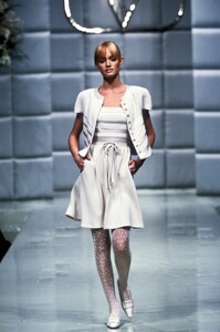 1524226179_Valentino1996HauteCouture30.thumb.jpg.0eb5049598b63601847fb95a7b4cc325.jpg