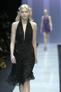 1524576631_GuyLaroche2005WomenRTW78.thumb.jpg.c7aaa3e23842cb53b72f665d77977bb6.jpg