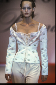 1558612089_Blumarine1994WomenRTW97.thumb.jpg.63ad35e2bb48d88a64f89a309f41f944.jpg