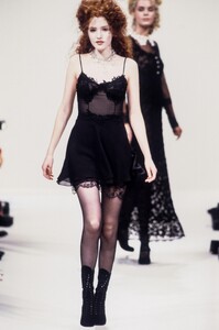 1583689264_LolitaLempicka1994WomenRTW97.thumb.jpg.499edf62a393d251937db35e8e48ecc3.jpg