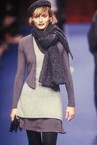 159270725_CherMichelKlein1994WomenRTW29.thumb.jpg.eb1e0a2192ce4cf26143a0ee595ff011.jpg